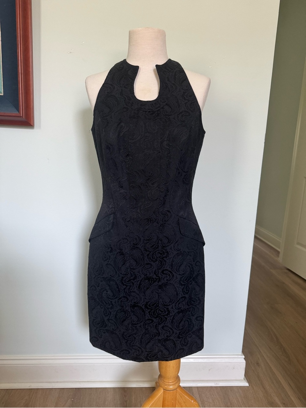 Chic Black cocktail Mini Dress with Keyhole Neckline
